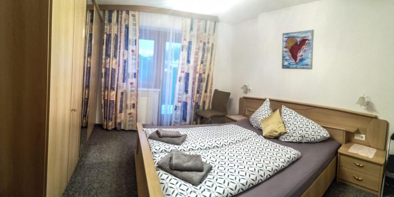 Schultes Evelyn Apartment แยร์สเซินส์ ภายนอก รูปภาพ